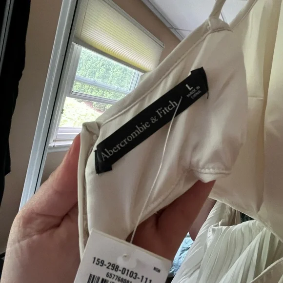 Ivory Abercrombie Giselle Pleated Dress - Picture 6 of 6